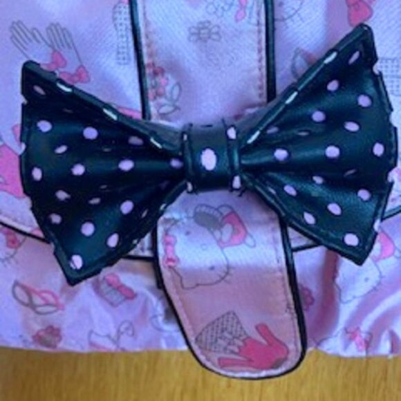 Girls' Hello Kitty Pink /Black Shiny Purse Handbag Kitty Charm Bow Snap 12"x 6" - Picture 4 of 8